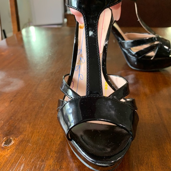 Two pairs of women’s size 8 high heels. Black in color, one pair is shiny/glossy - Picture 14 of 14